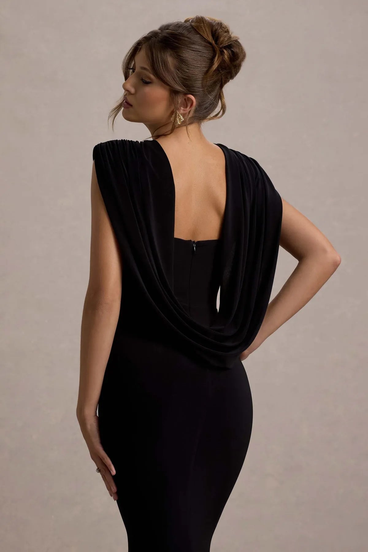 Black Mermaid -Style Prom Gown with Unique Shoulder Detail and Figure Hugging Fit for Glamorous Evenings