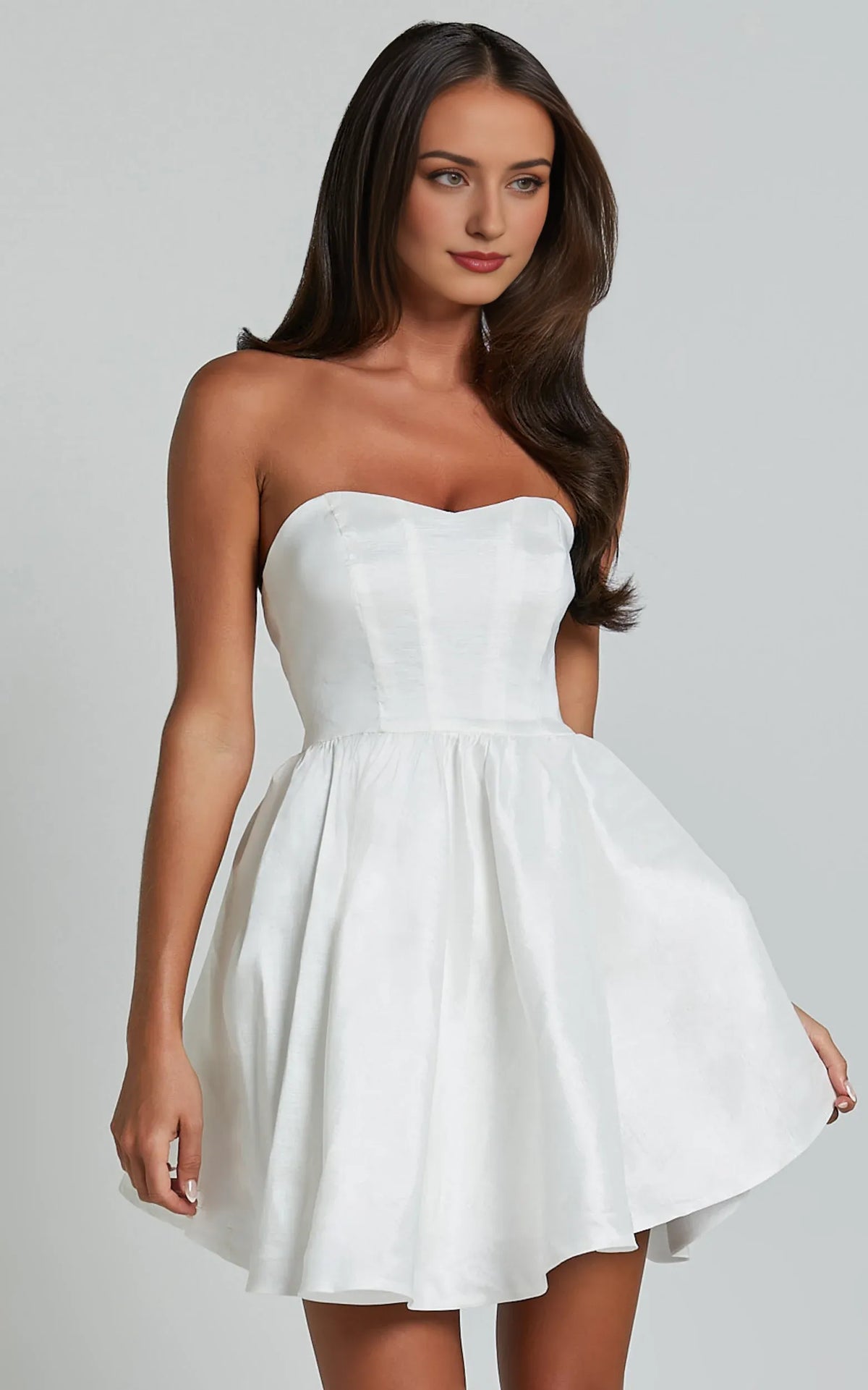 Graceful Stylish Refined Elegant White Satin A-Line Sweetheart Backless Knee-Length Homecoming Dress