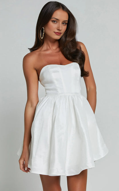 Graceful Stylish Refined Elegant White Satin A-Line Sweetheart Backless Knee-Length Homecoming Dress