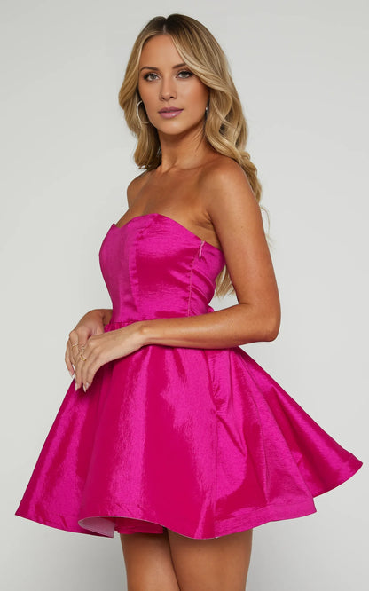 Graceful Stylish Refined Elegant White Satin A-Line Sweetheart Backless Knee-Length Homecoming Dress