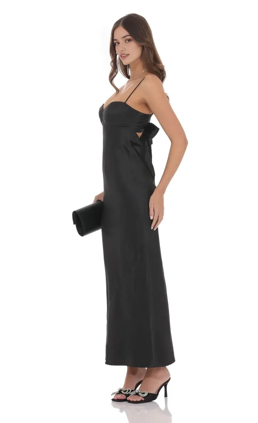 Black Prom Dress with Spaghetti Straps and Sweetheart Neck Ideal for Sophisticated Prom Celebrations