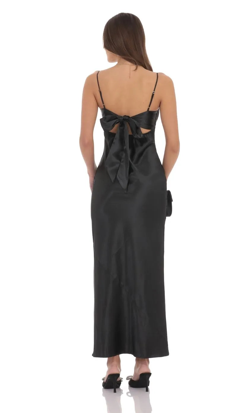 Black Prom Dress with Spaghetti Straps and Sweetheart Neck Ideal for Sophisticated Prom Celebrations