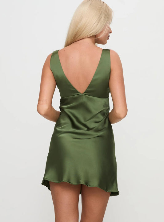 Luxurious Green A-Line V-Neck Sleeveless Classic-Back Floor-Length Homecoming Dress