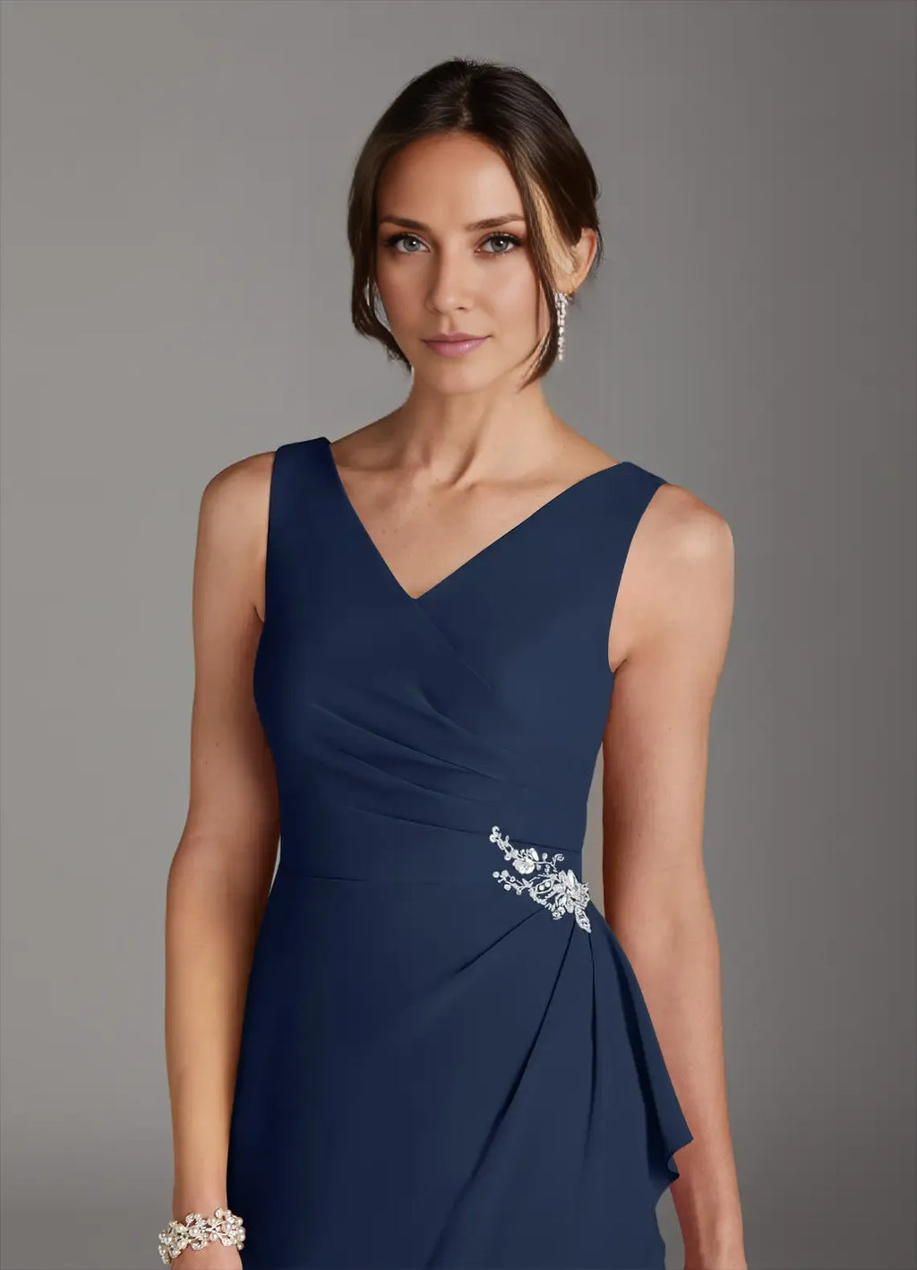 Elegant Navy Blue Sheath V-Neck Sleeveless Knee-Length Mother of the Bride Dress