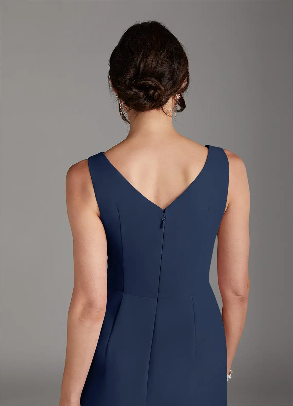 Elegant Navy Blue Sheath V-Neck Sleeveless Knee-Length Mother of the Bride Dress