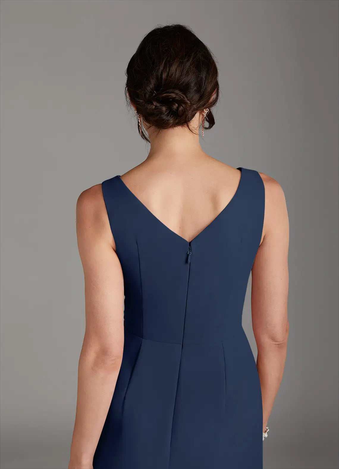 Elegant Navy Blue Sheath V-Neck Sleeveless Knee-Length Mother of the Bride Dress