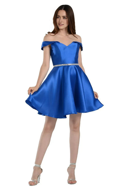 Luxurious Red A-Line Classic-Neck Classic-Sleeve Classic-Back Floor-Length Homecoming Dress
