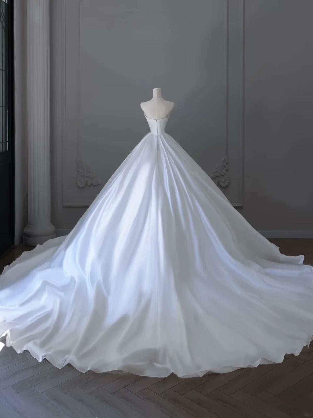 White Timeless Strapless Sleeveless Ruched Wedding Dresses