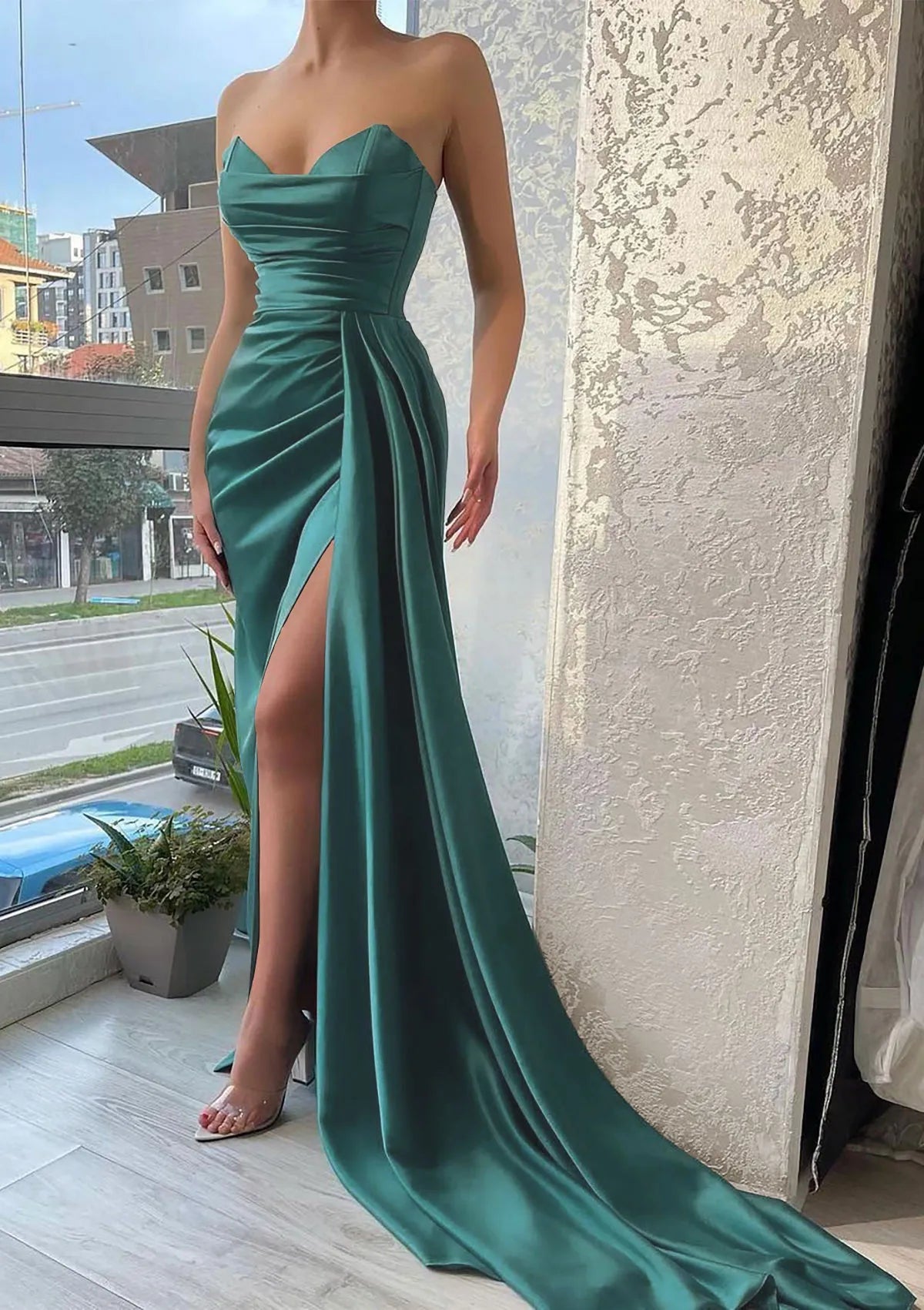 Trumpet/Mermaid Sweetheart Strapless Court Train Prom Dress With Pleated Split
