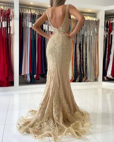 Gold V-Neck Sleeveless Mermaid Evening Dress With Appliques