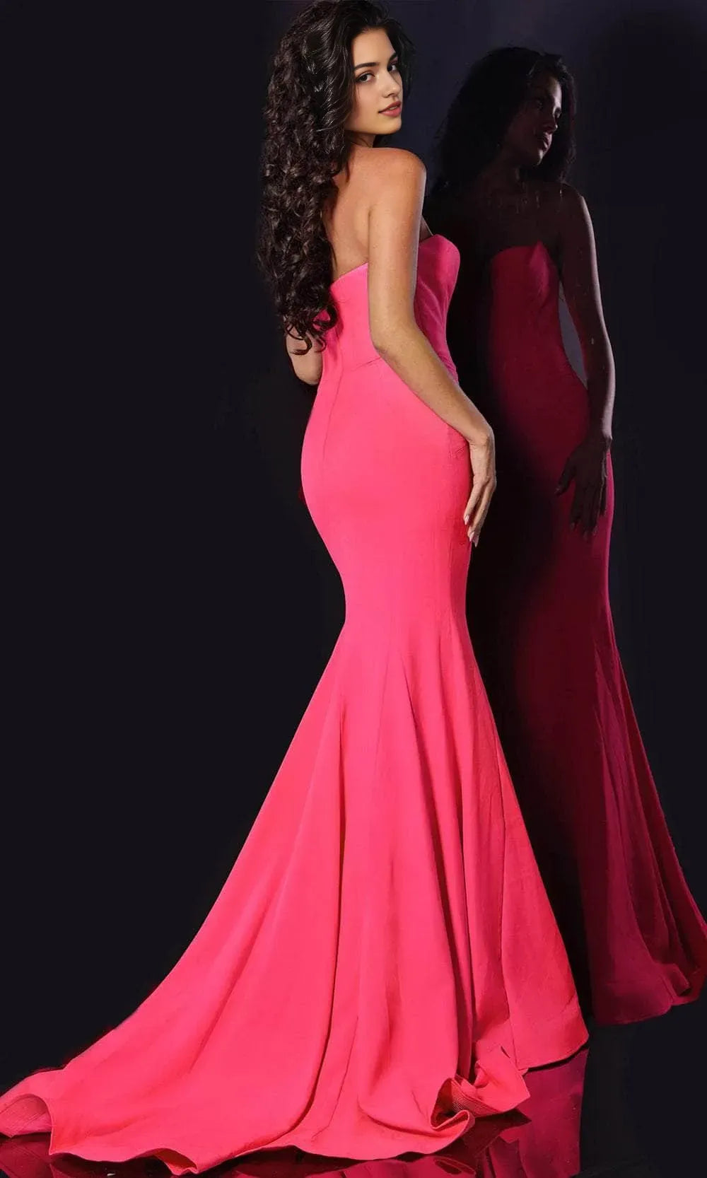 Vibrant Fuchsia Mermaid Prom Dress in Luxe Fabric for Glamorous Occasions