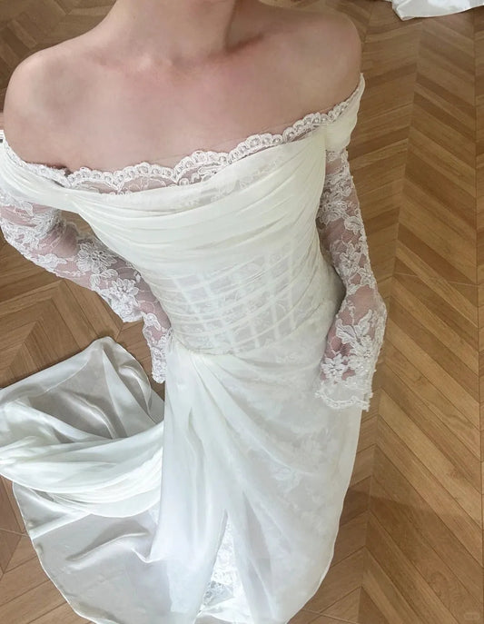 Luxurious Red Lace A-Line Classic-Neck Classic-Sleeve Lace-Up-Back Floor-Length Wedding Dress