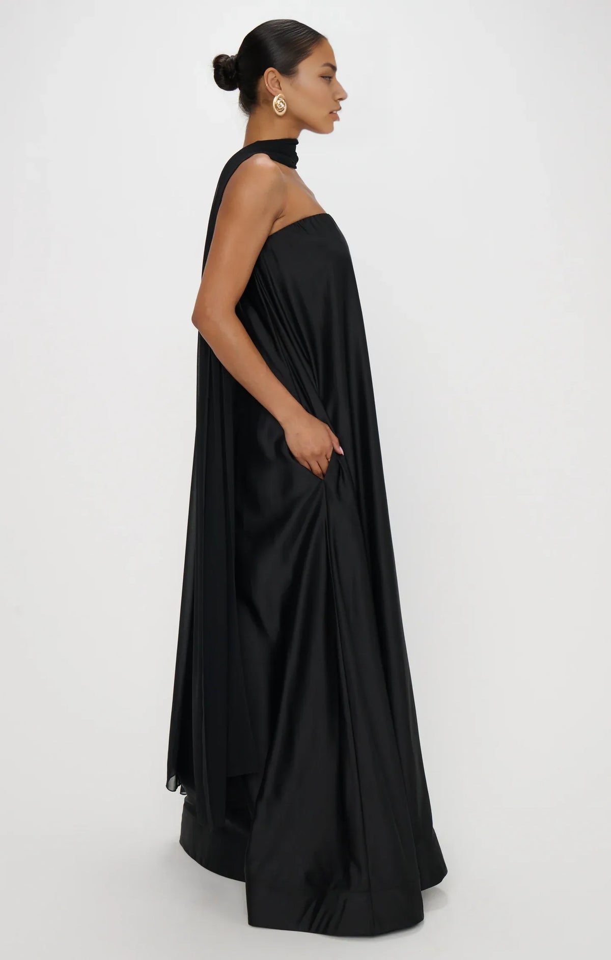 Stylish Refined Beautiful Timeless Chic Elegant Black A-Line Strapless Sleeveless Prom Dress
