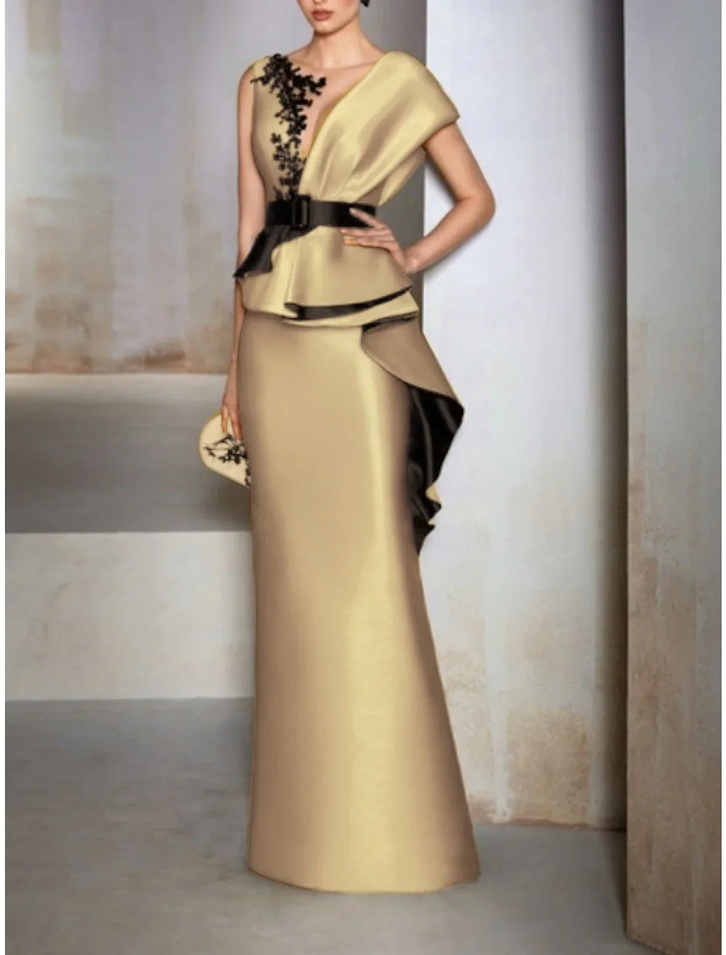 Sheath / Column Evening Gown Elegant Dress Formal Wedding Guest Floor Length Short Sleeve V Neck with Ruffles Embroidery Appliques