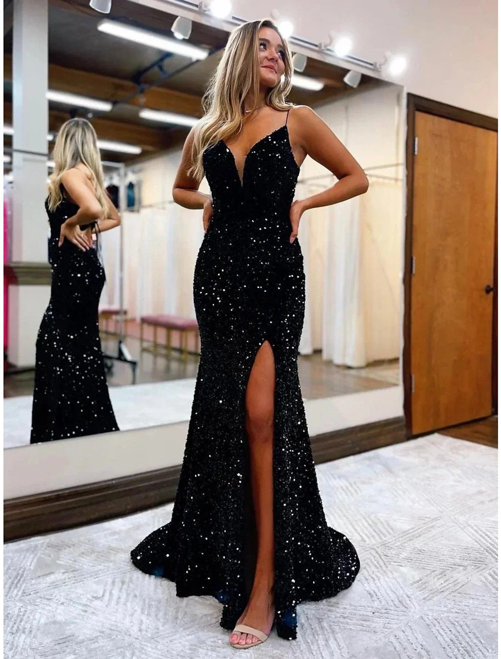 Mermaid / Trumpet Prom Dresses Sparkle & Shine Dress Formal Wedding Party Court Train Sleeveless V Neck Backless with Slit