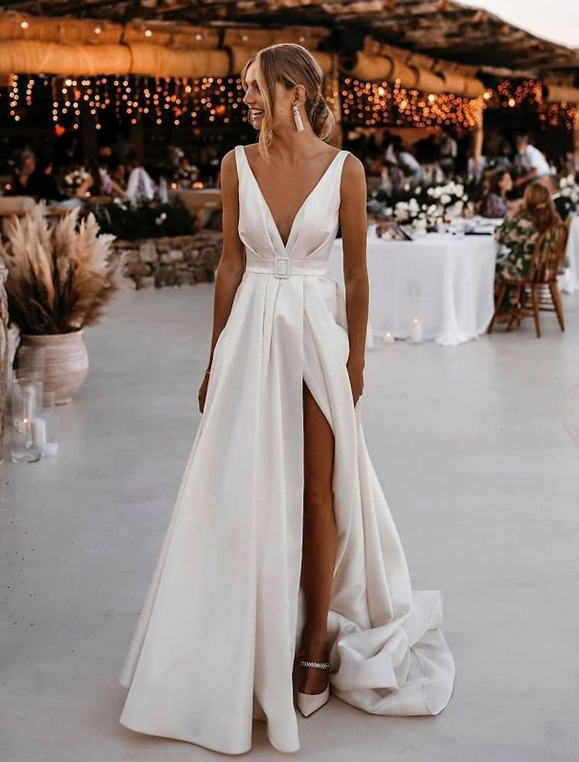 Elegant Red A-Line V-Neck Sleeveless Open-Back Floor-Length Wedding Dress