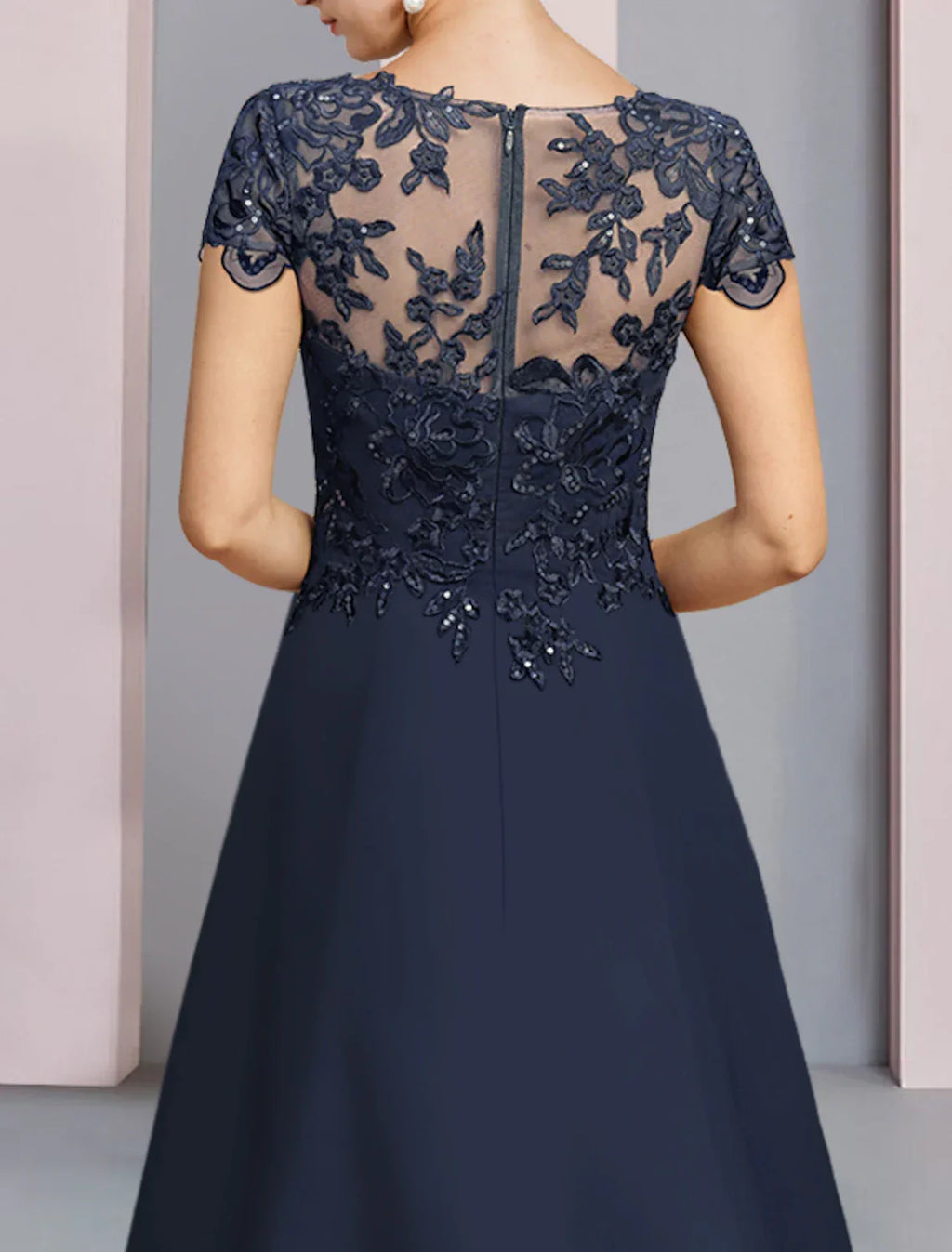 Mother of the Bride Dress Formal Wedding Guest Party Elegant Scoop Neck Sweep / Brush Train Short Sleeve with Appliques