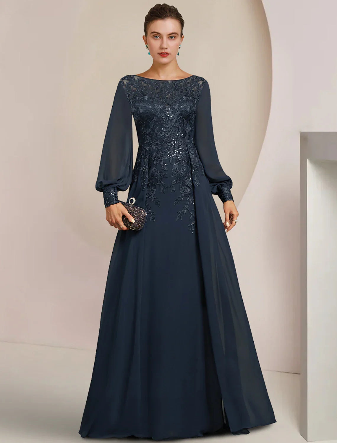 Sheath / Column Mother of the Bride Dress Formal Wedding Guest Elegant Scoop Neck Floor Length Long Sleeve with Appliques