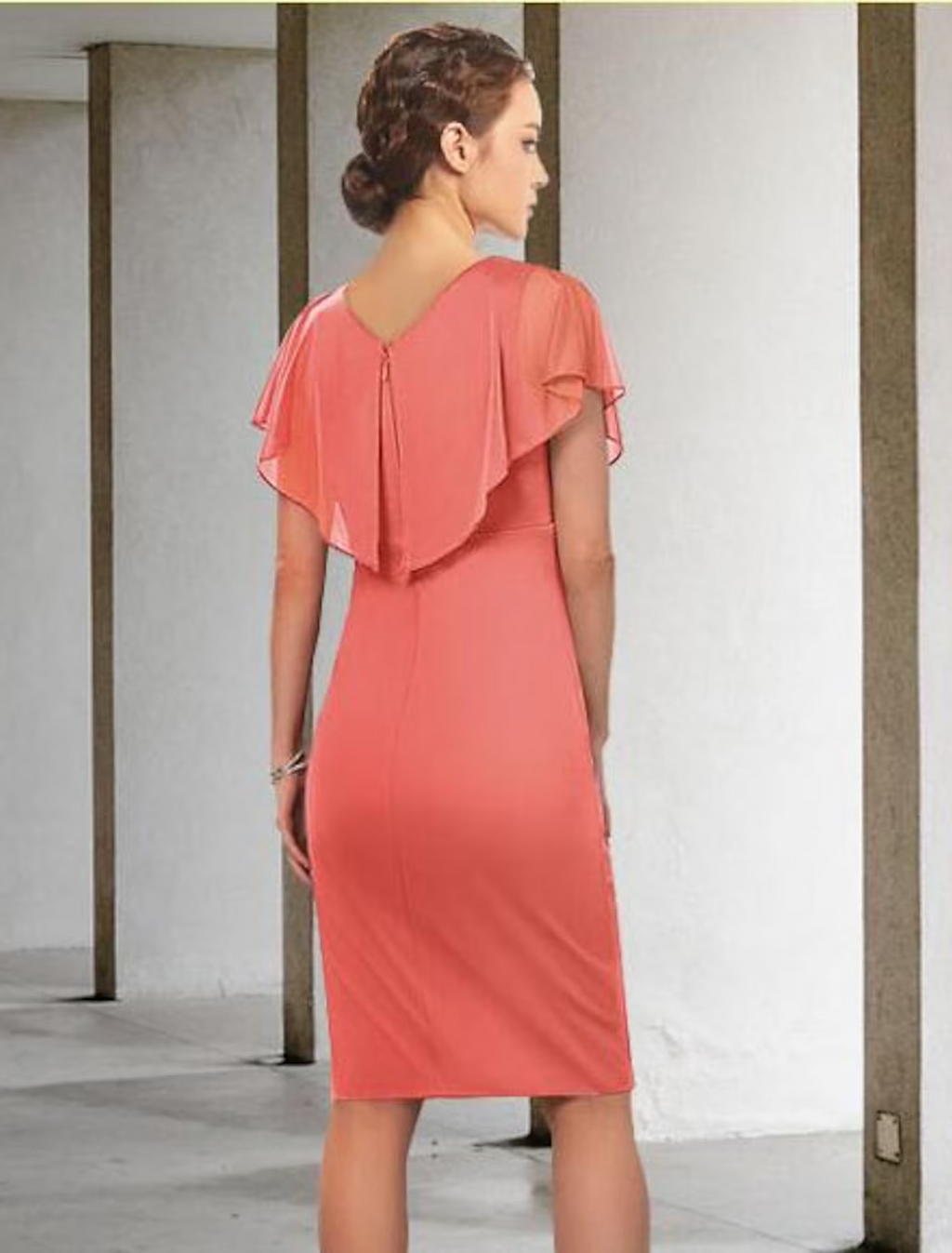 Mother of the Bride Dress Elegant V Neck Knee Length Short Sleeve with Ruched