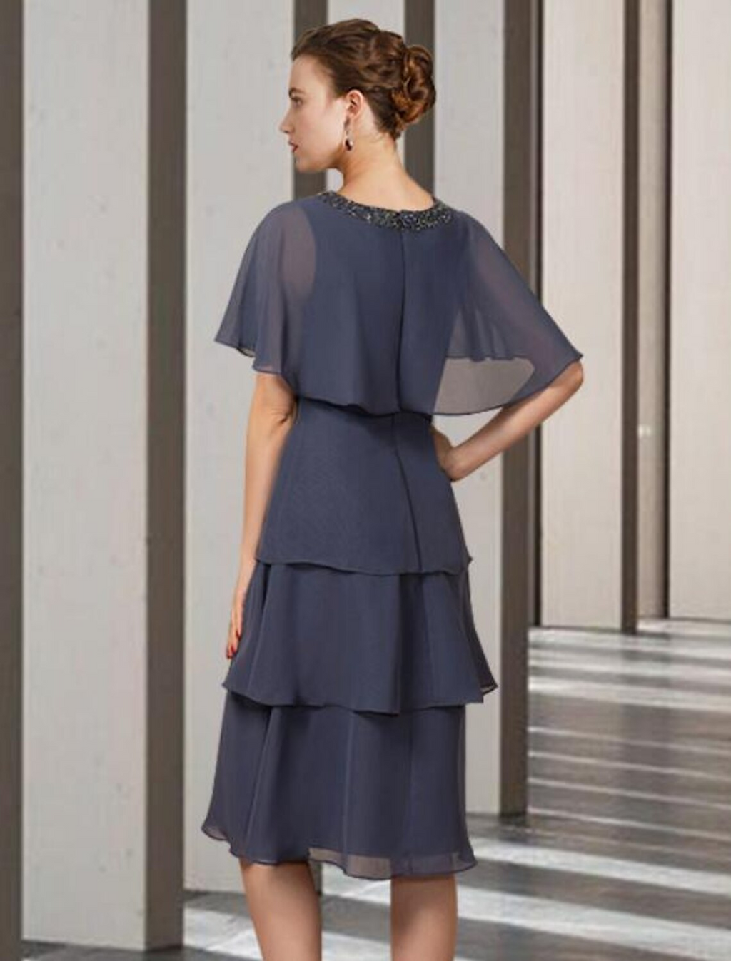 Mother of the Bride Dress Elegant Jewel Neck Knee Length Short Sleeve with Beading Ruffles