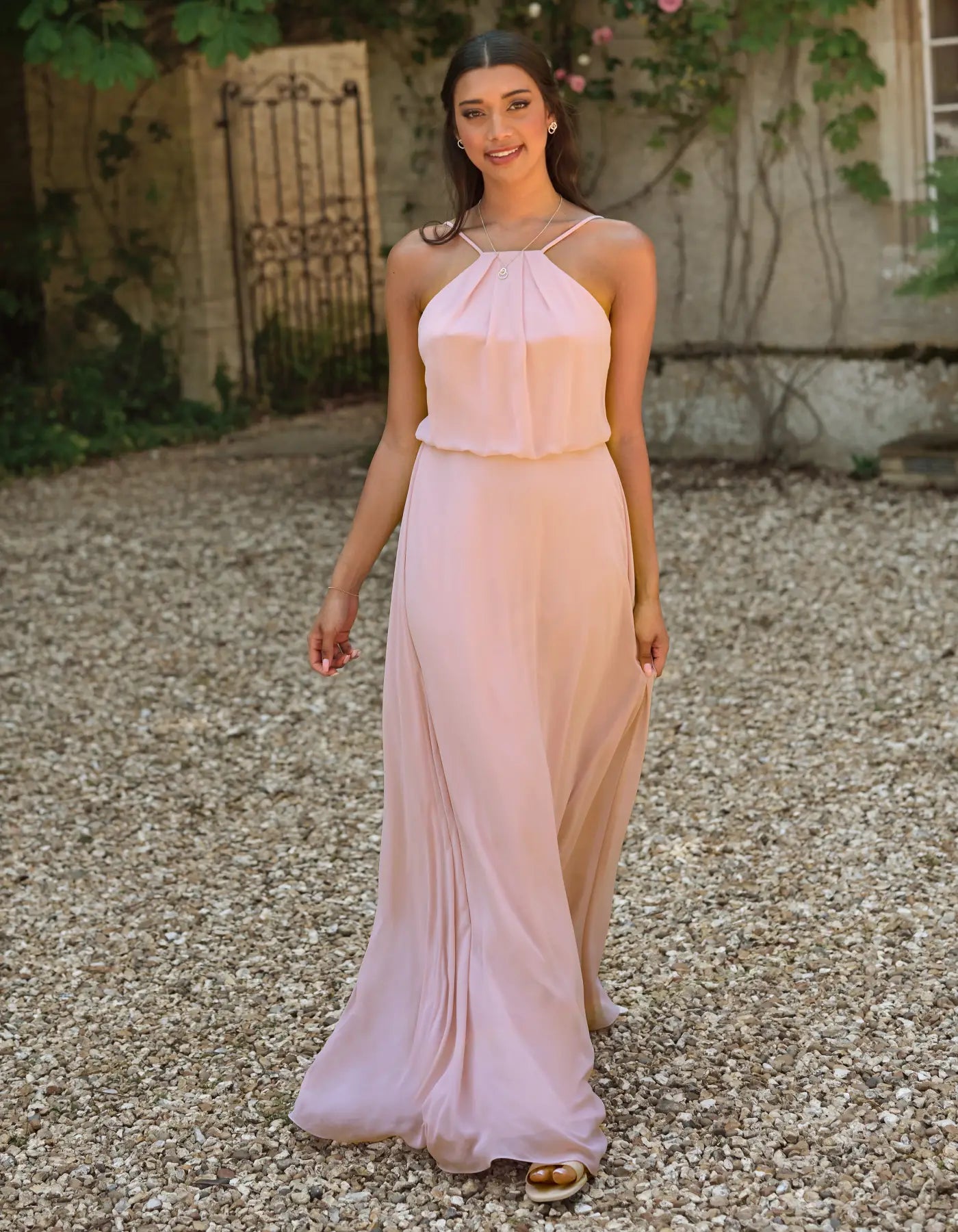 a dainty blouson top with a stylish a-line skirt that¡¯s super flattering