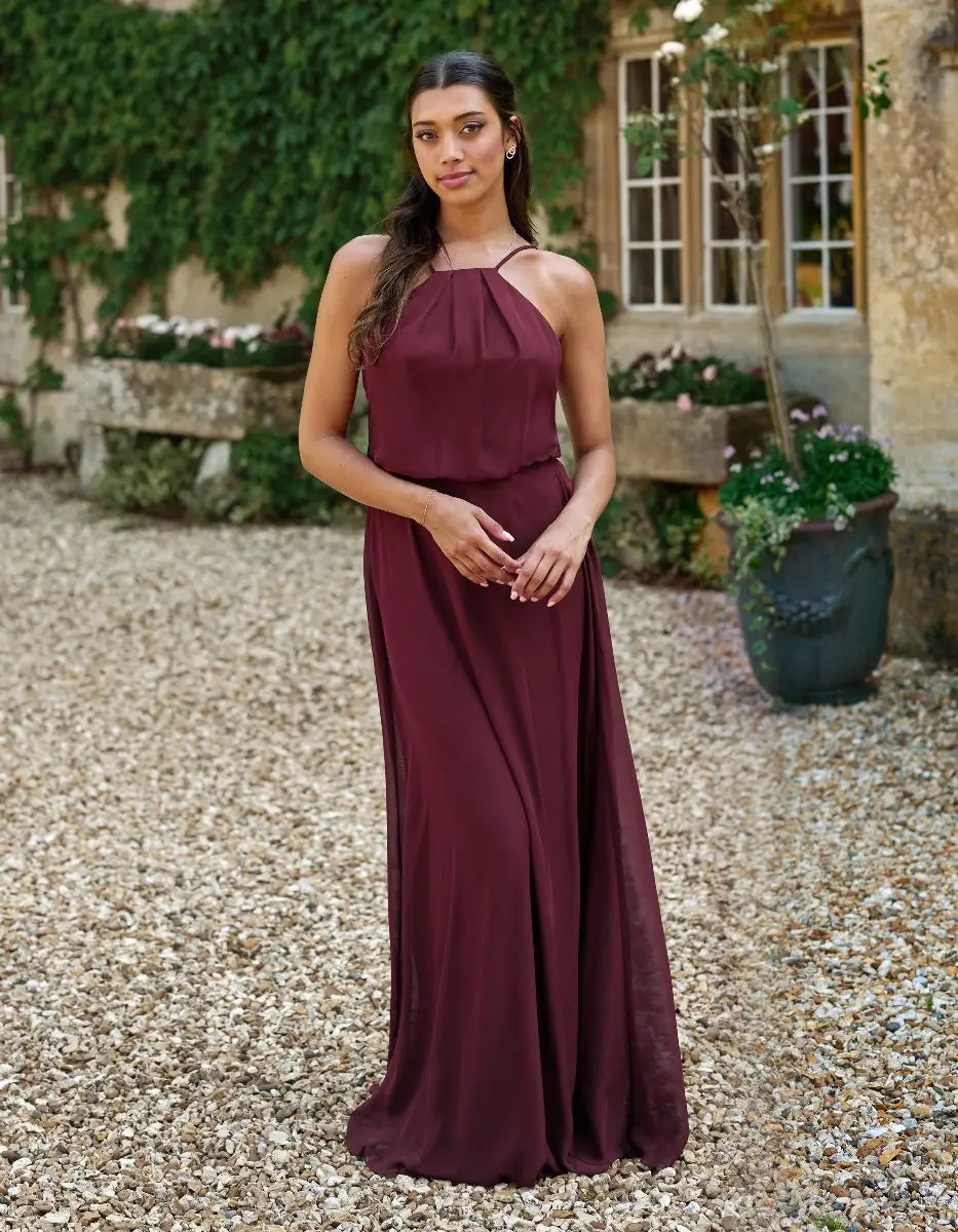 a dainty blouson top with a stylish a-line skirt that¡¯s super flattering