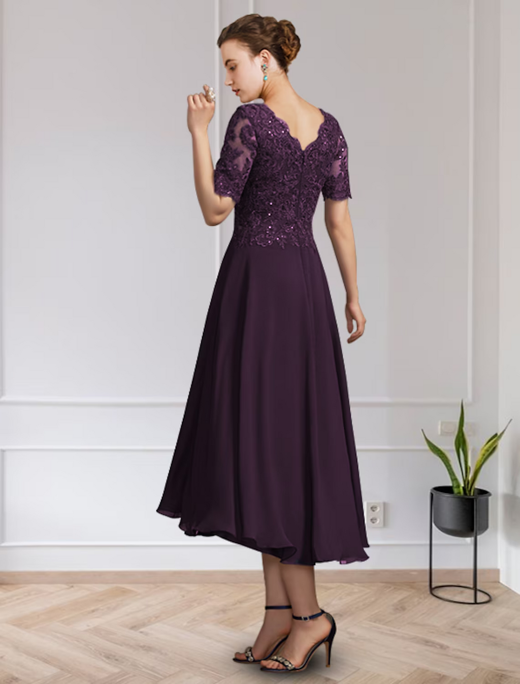 Mother of the Bride Dress Elegant V Neck Floor Length Short Sleeve with Appliques