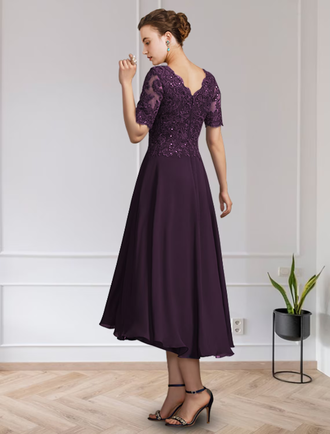 Mother of the Bride Dress Elegant V Neck Floor Length Short Sleeve with Appliques