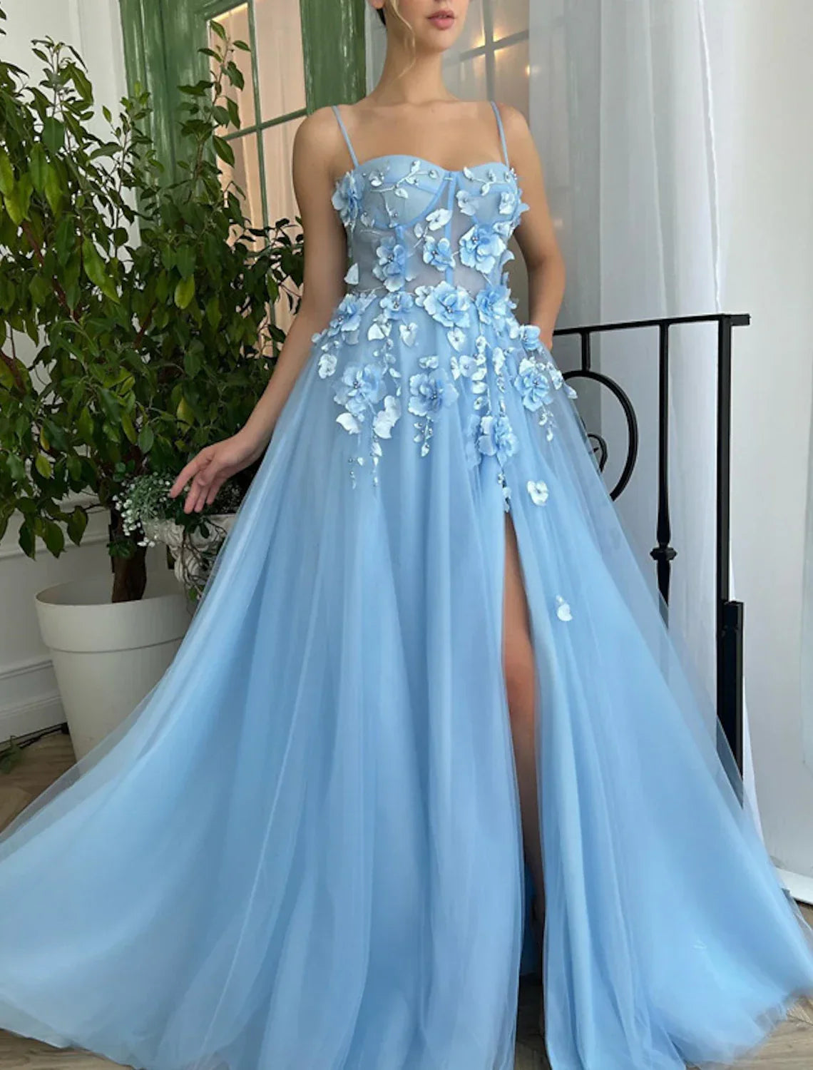 Ball Gown Prom Dresses Celebrity Style Dress Wedding Guest Birthday Floor Length Sleeveless Spaghetti Strap with Slit Appliques