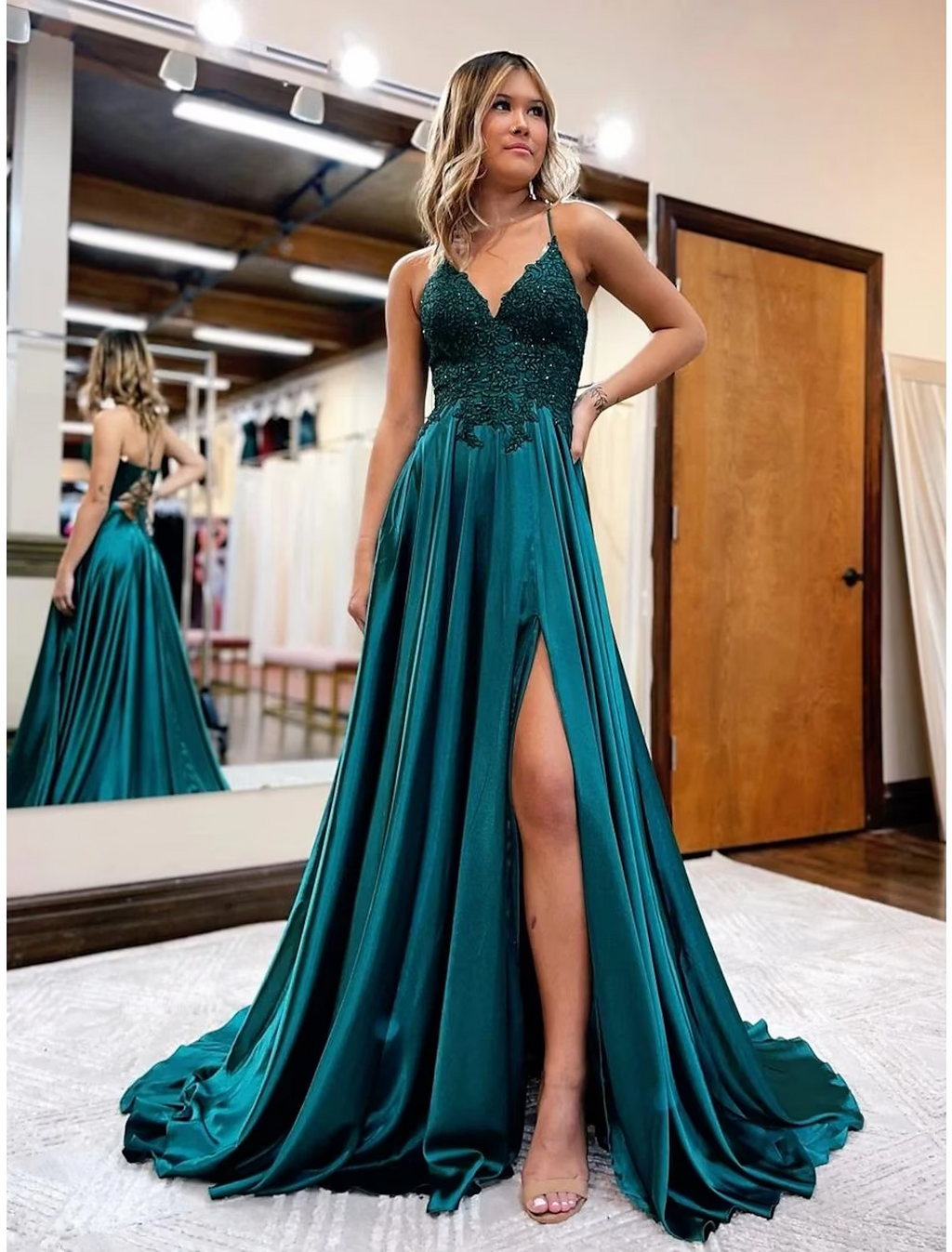 Formal Sleeveless V Neck Backless with Beading Appliques