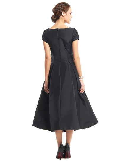 Vintage Red A-Line Classic-Neck Short-Sleeve Classic-Back Mini-Length Homecoming Dress