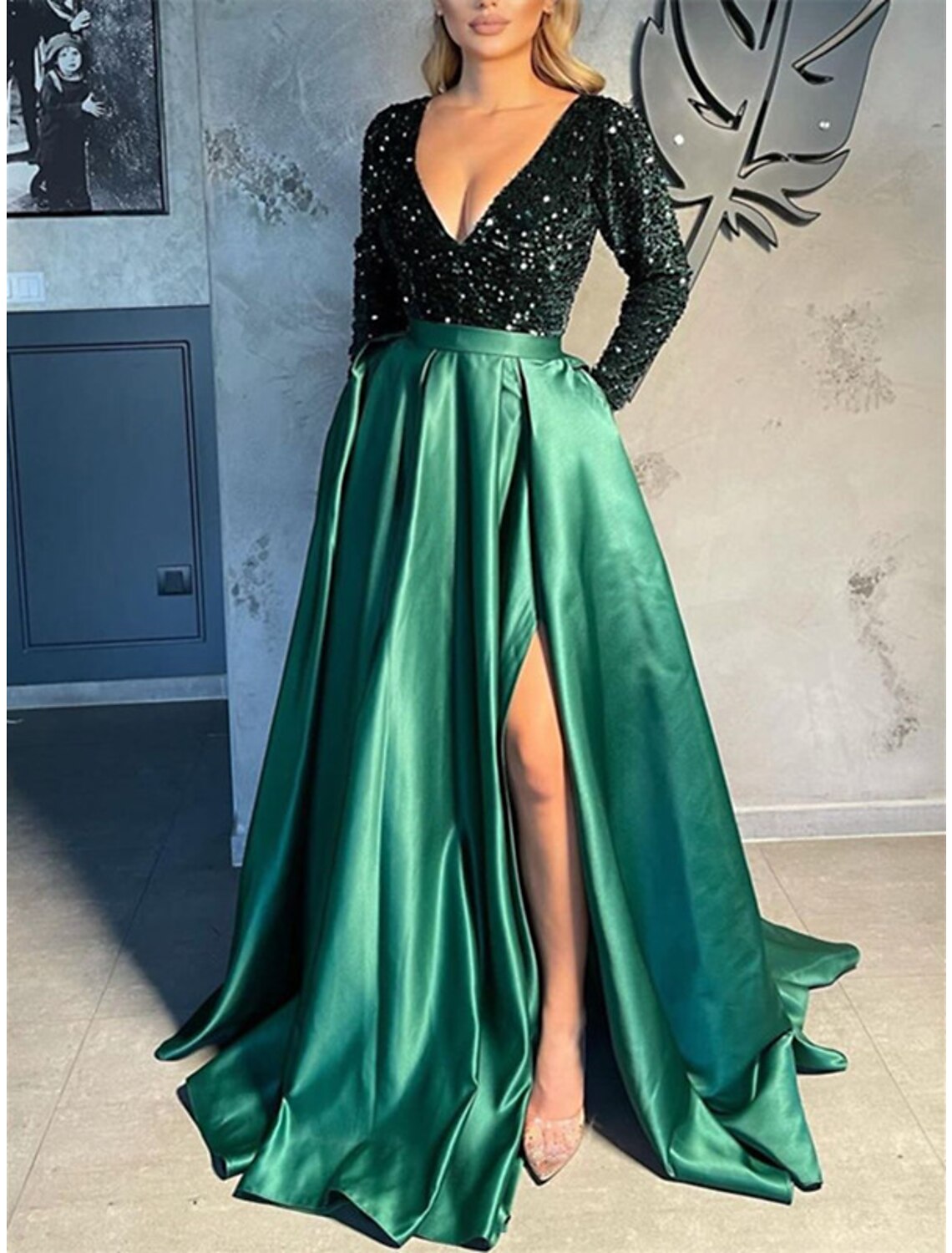 Celebrity Style Sparkle Sexy Party Wear Prom Dress V Neck Long Sleeve Sweep / Brush Train with Slit Splicing