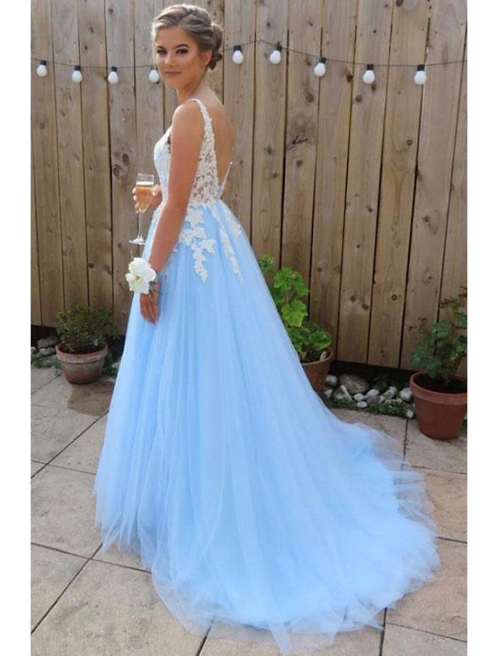 A-line/Princess V Neck Sleeveless Court Train Prom Dress With Appliqued
