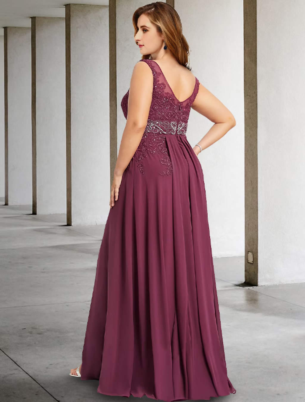 Plus Size Curve Mother of the Bride Dresses Elegant Dress Formal Floor Length Sleeveless V Neck with Pearls Beading Slit