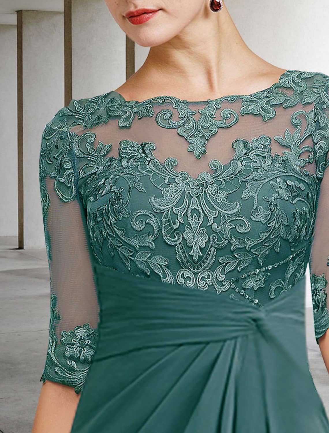 Mother of the Bride Dress Plus Size Elegant Floor Length Short Sleeve Appliques