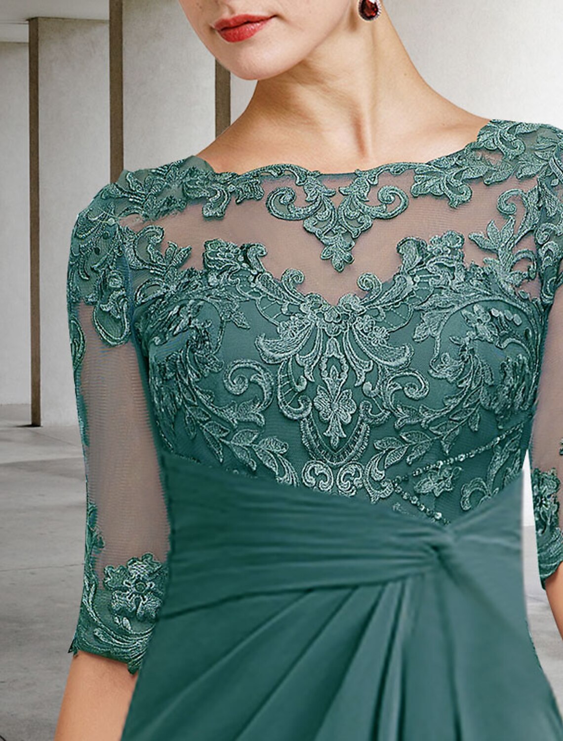 Sheath / Column Mother of the Bride Dress Fall Wedding Guest Dresses Plus Size Elegant Jewel Neck Floor Length Short Sleeve with Appliques Side-Draped