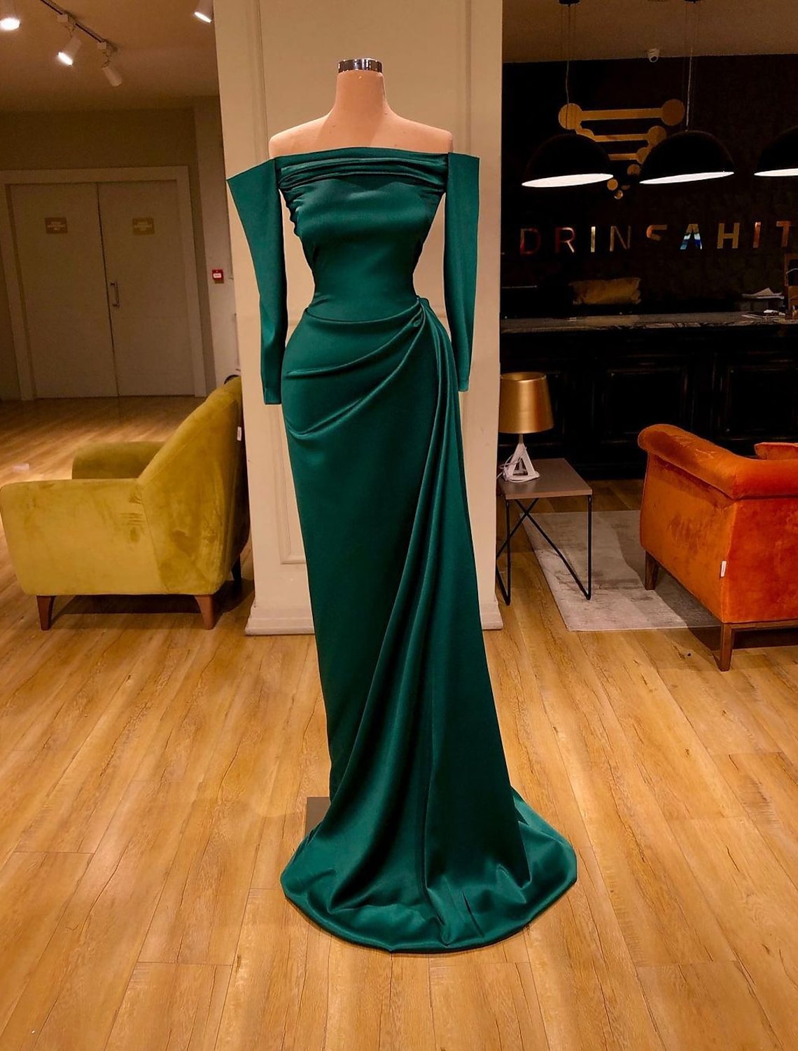 Elegant Red A-Line Classic-Neck Long-Sleeve Classic-Back Floor-Length Wedding Dress
