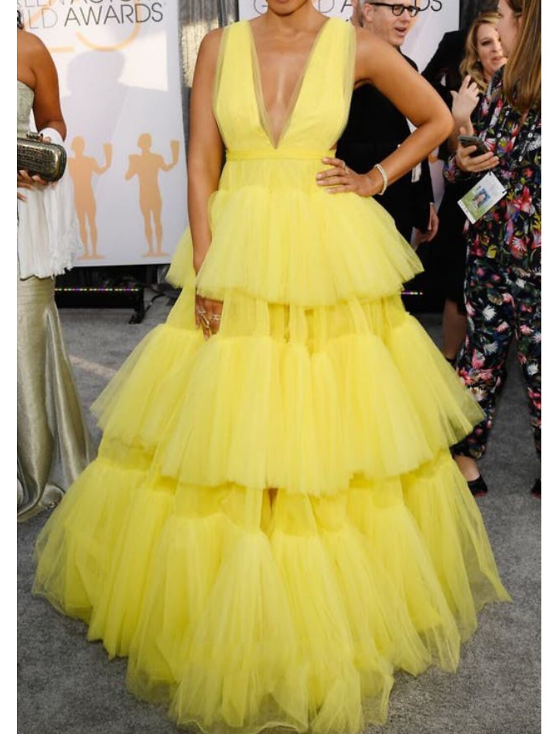 Celebrity Style Sexy Prom Formal Evening Dress V Neck Sleeveless Floor Length with Tier