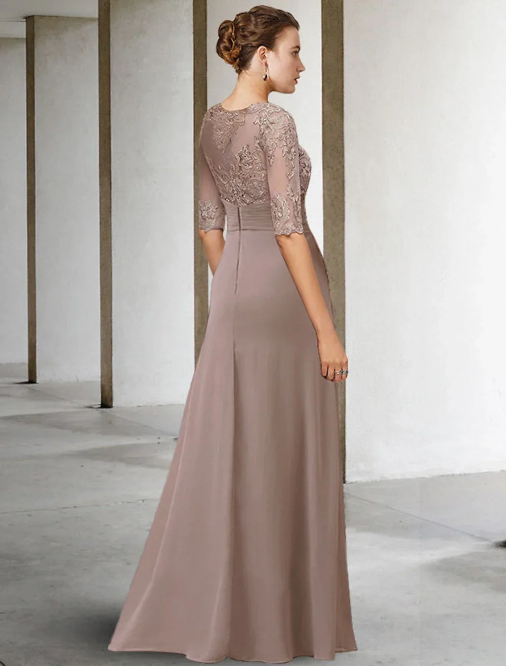 Sheath / Column Mother of the Bride Dress Fall Wedding Guest Dresses Plus Size Elegant Jewel Neck Floor Length Short Sleeve with Appliques Side-Draped