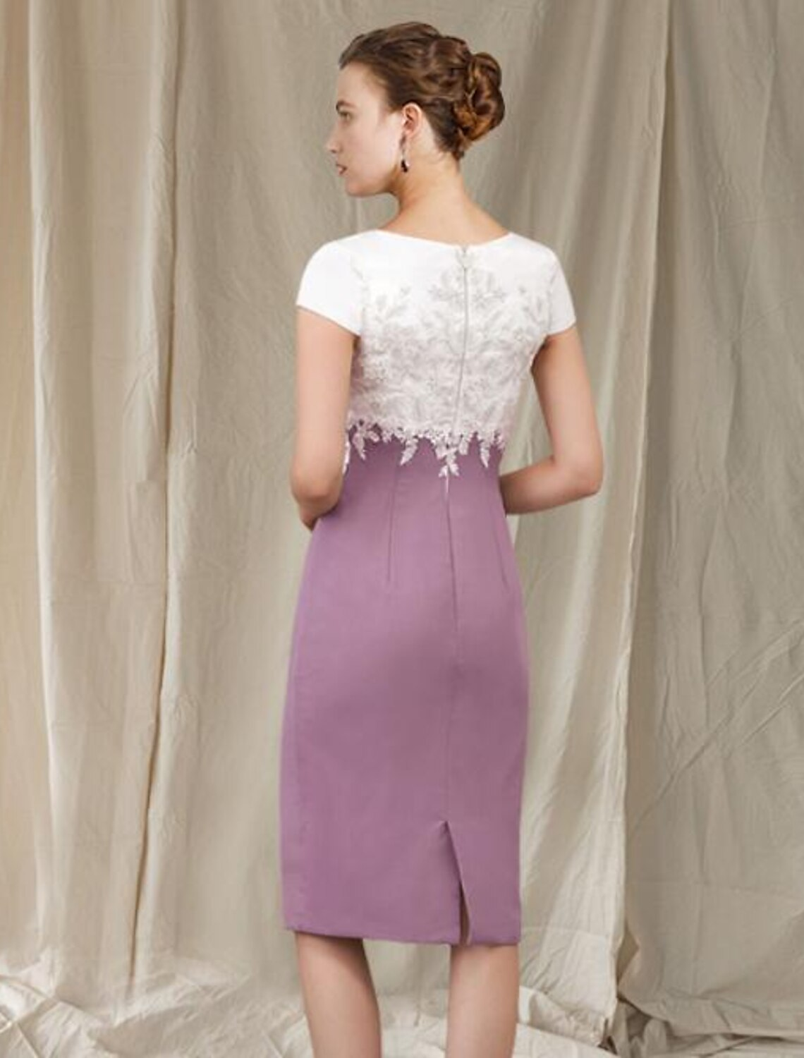 Mother of the Bride Dress Elegant Knee Length Short Sleeve with Appliques