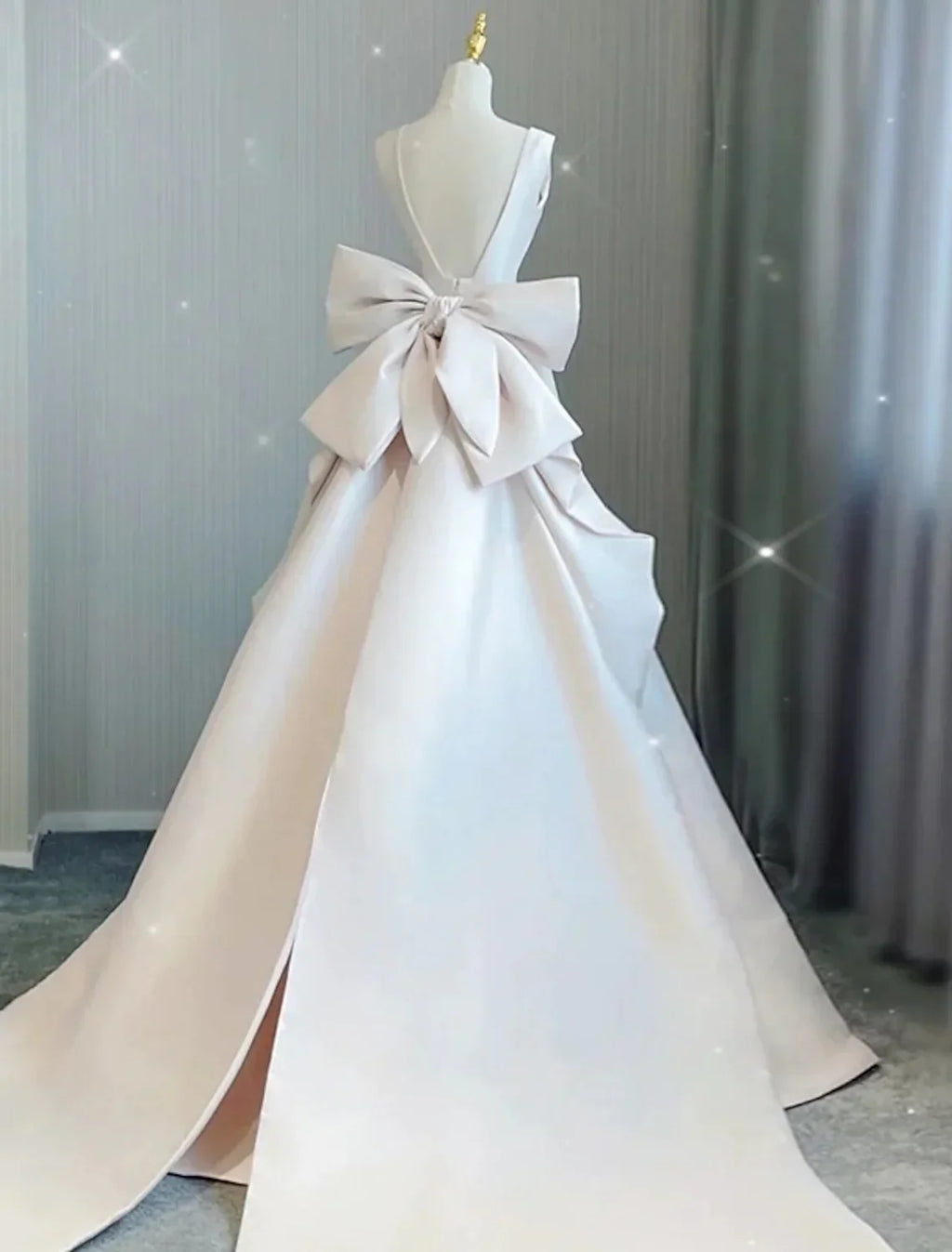 Casual Wedding Dresses Sleeveless V Neck With Bow(s) Pleats