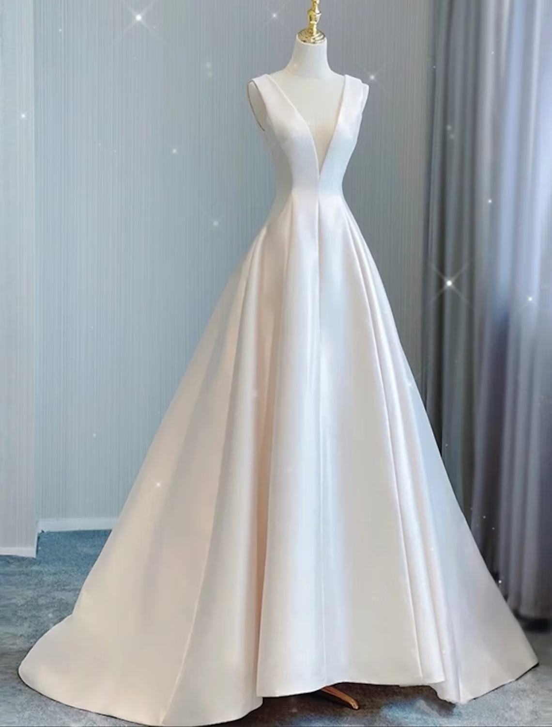 Casual Wedding Dresses Court Train Sleeveless V Neck With Bow(s) Pleats