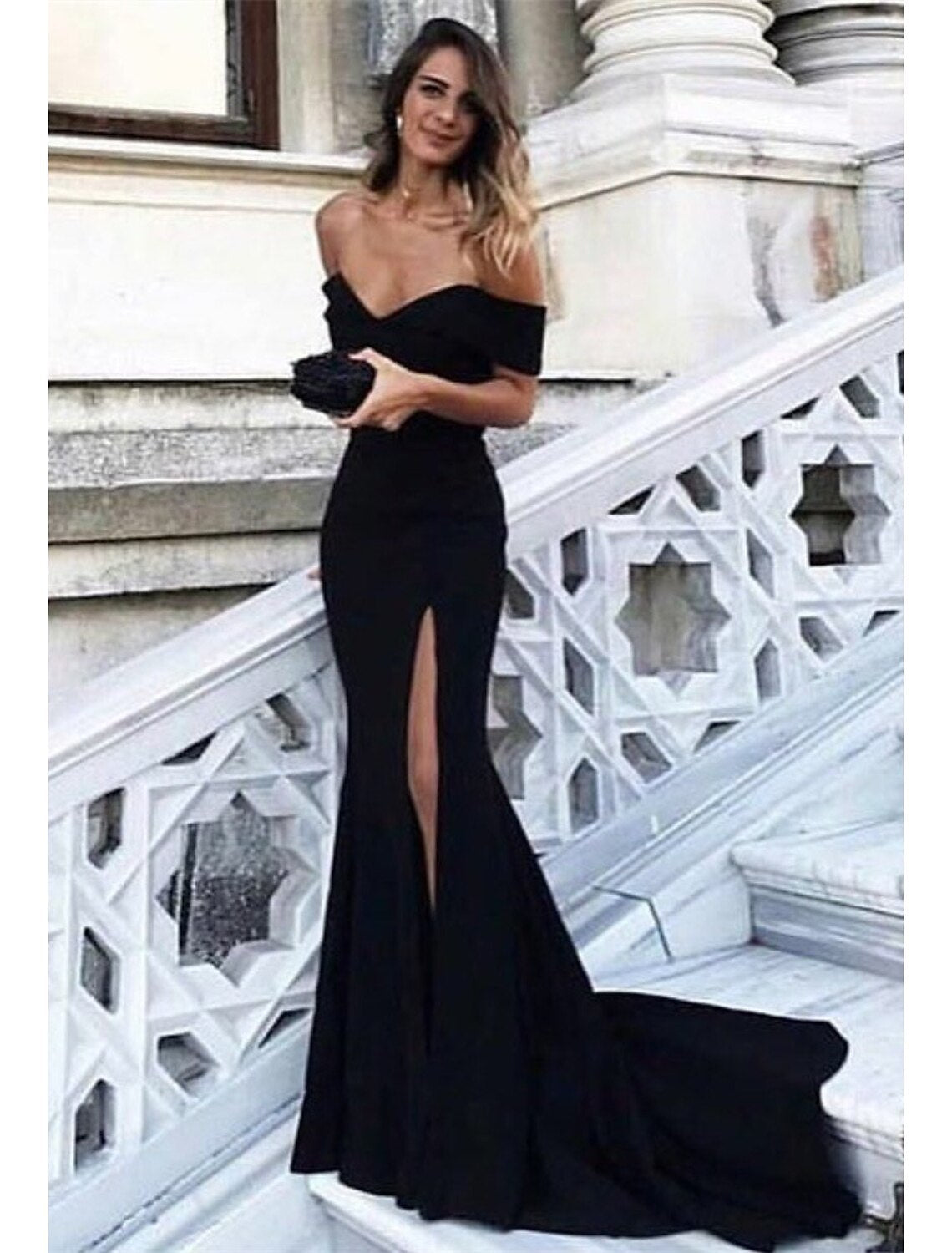 Elegant Red A-Line Classic-Neck Sleeveless Classic-Back Floor-Length Prom Dress