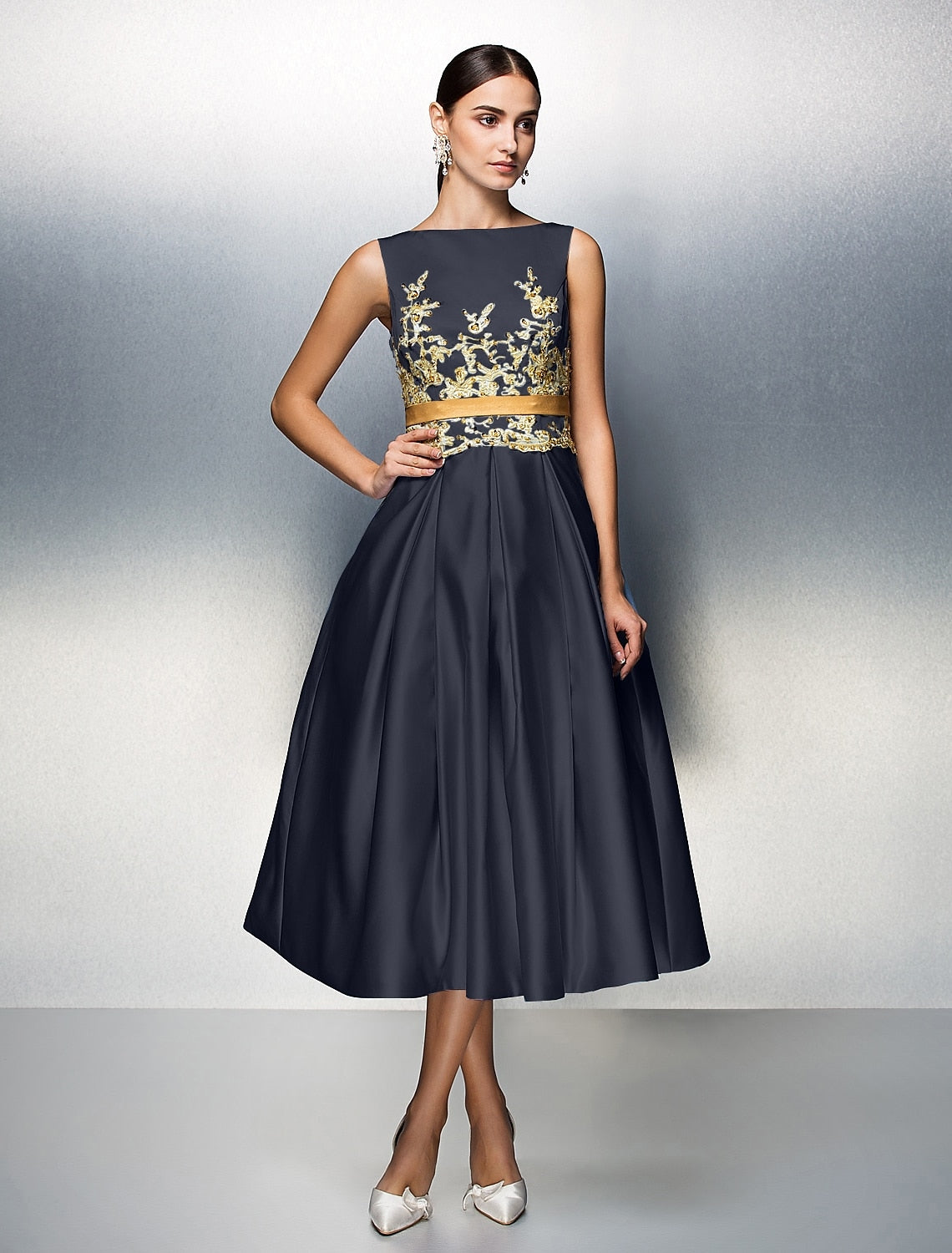 Wedding Sleeveless V Back Pleats Appliques