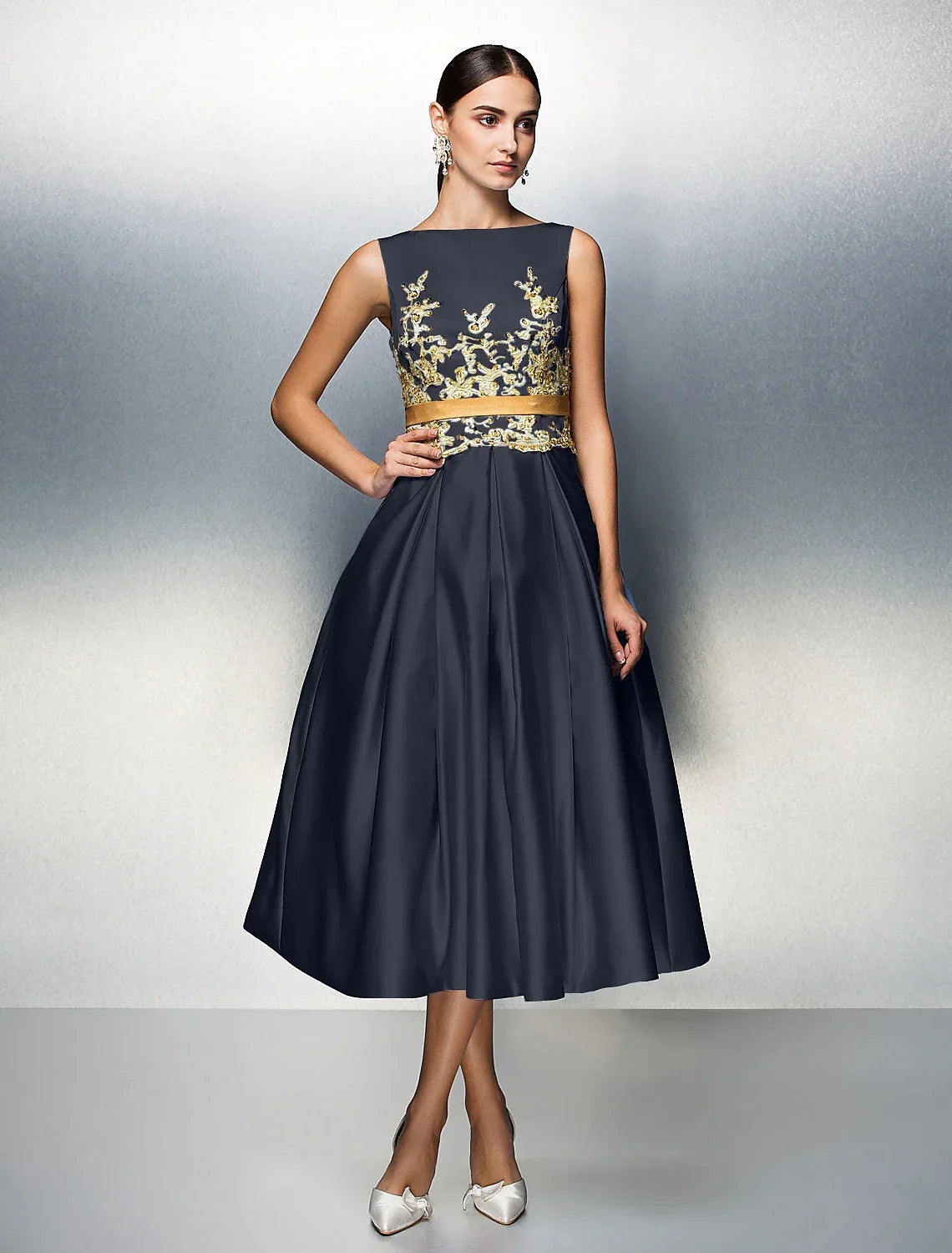 Cocktail Dresses Party Dress Wedding Guest Tea Length Sleeveless Jewel Neck V Back with Pleats Appliques