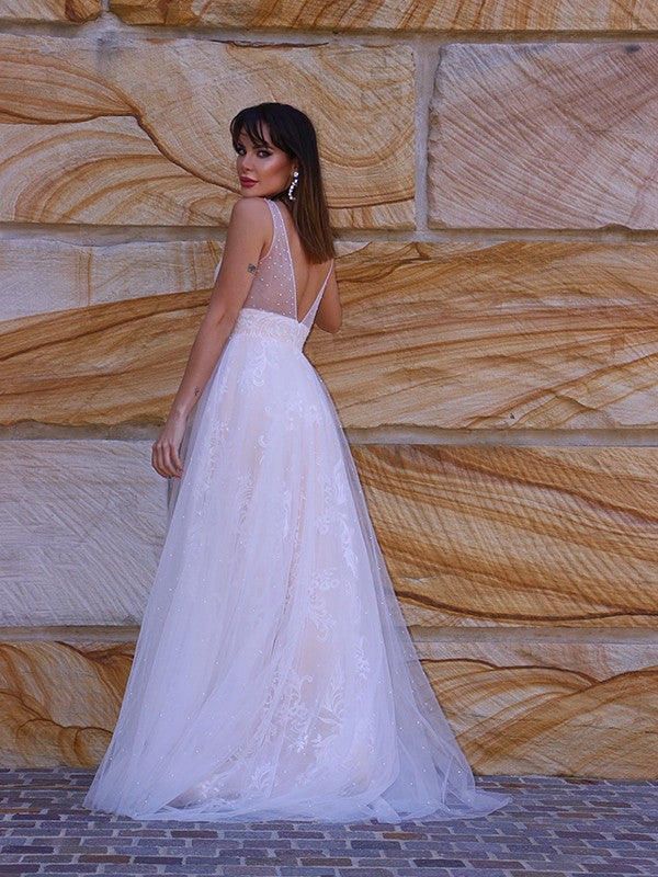 A-Line/Princess Applique V-neck Sleeveless Sweep/Brush Train Wedding Dresses