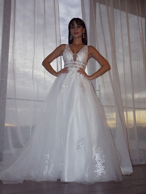 A-Line/Princess V-neck Sleeveless Applique Sweep/Brush Train Wedding Dresses