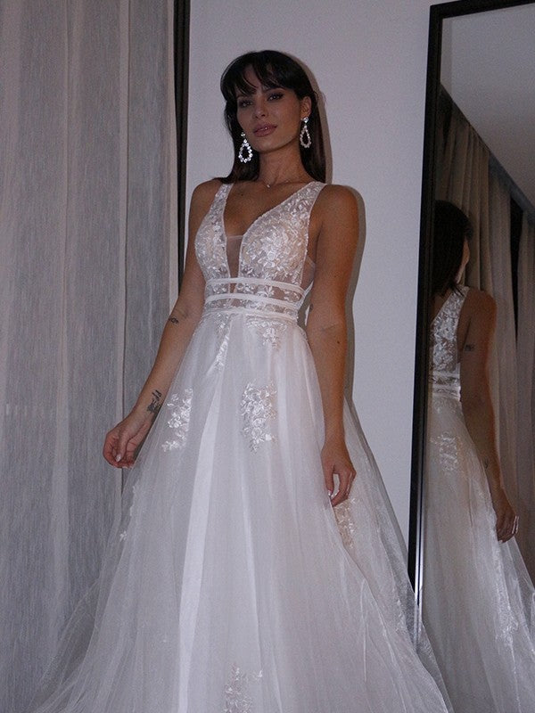 A-Line/Princess V-neck Sleeveless Applique Sweep/Brush Train Wedding Dresses