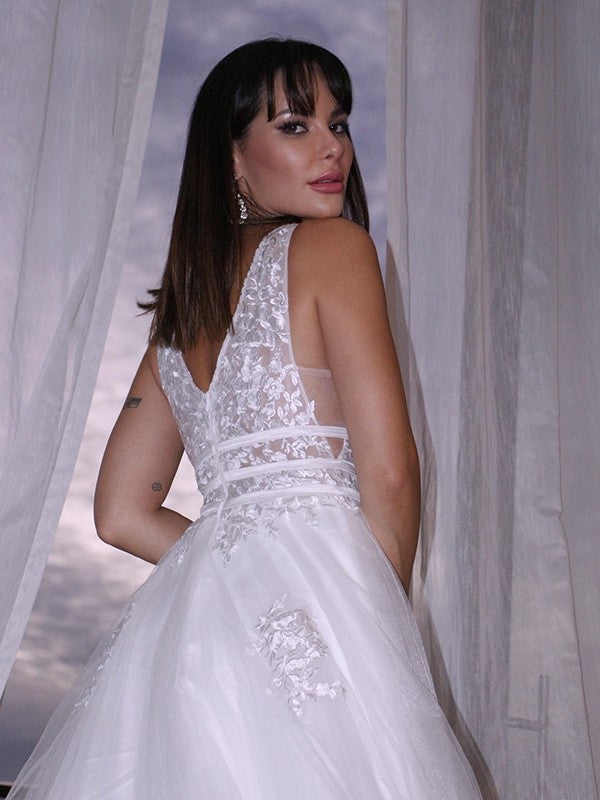 A-Line/Princess V-neck Sleeveless Applique Sweep/Brush Train Wedding Dresses