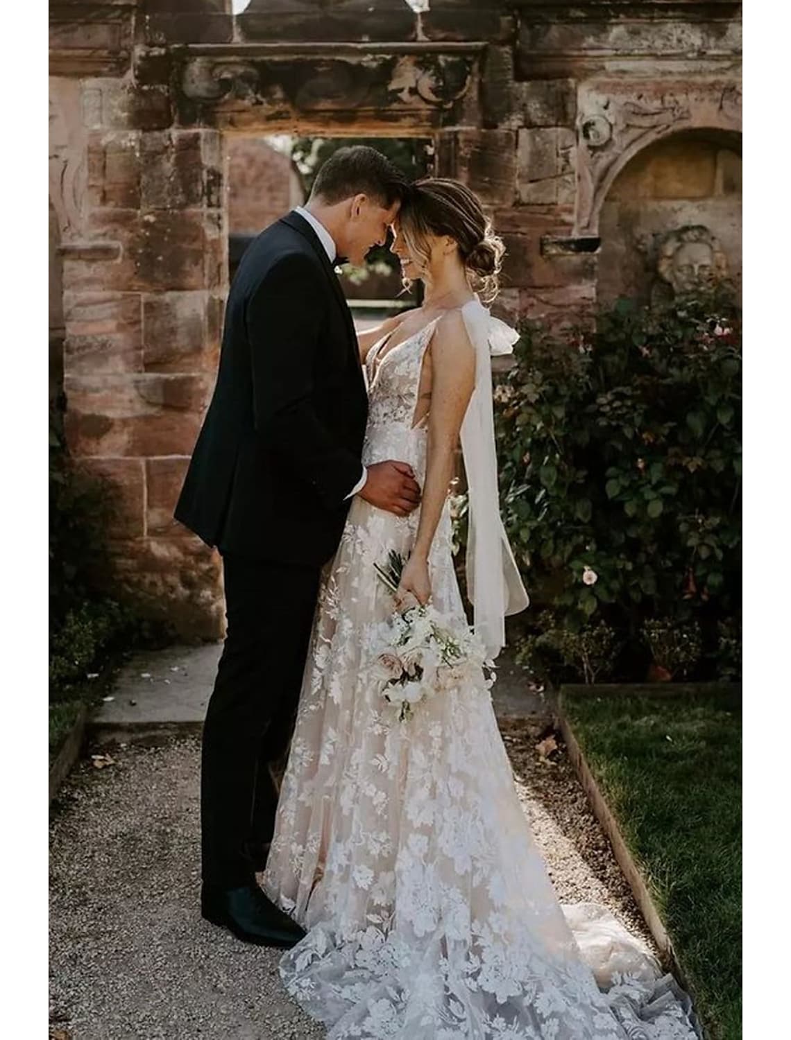 Beach Open Back Wedding Dresses Chapel Train A-Line Sleeveless V Neck With Bow(s) Appliques